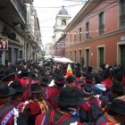 Indígenas aimaras pertenecientes a los "ponchos rojos" participan en una protesta en los alrededores de las sedes del Ejecutivo y el Legislativo este miércoles.