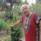 Nydia Vázquez conserva la tradicional huerta en su hogar