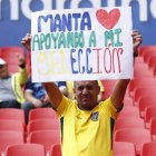 Aficionados de varias ciudades llegaron a Quito para alentar a la Tricolor.