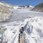 Fotografía de archivo que muestra el glaciar del Ródano, en los Alpes suizos, cubierto con lonas para protegerlo de un mayor derretimiento debido al calentamiento global.