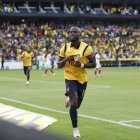 Enner Valencia celebró su gol junto al resto de sus compañeros en el partido de Ecuador ante Venezuela