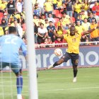 El goleador y capitán de la selección ecuatoriana de fútbol fue clave en la victoria 2-1 ante Venezuela. Anotó los dos goles.