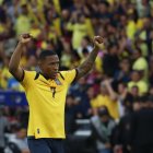 Pervis Estupiñán es titular fijo en la selección de Ecuador.
