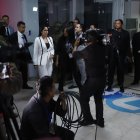 Luisa González fue la primera en llegar a los medios públicos.