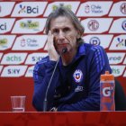 El director técnico de la selección chilena, Ricardo Gareca, es fuertemente cuestionado por el rendimiento del equipo y ya hablan de su salida.
