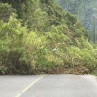 El derrumbe bloqueó los dos carriles de la vía Baeza - Papallacta, que une a Quito con Napo.
