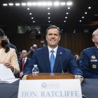 La directora de Inteligencia Nacional, Tulsi Gabbard, el director de la CIA, John Ratcliffe, y el director de la Agencia de Inteligencia de Defensa, Jeffrey Kruse, en el Senado.