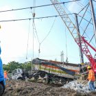 El segundo tráiler fue extraído del agua, pero aún quedan por sacar dos más.