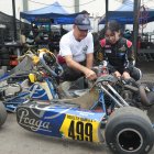 Ernesto Ramia y su hija Pauleth, en los pits durante la segunda válida del Campeonato Invernal Provincial de Karting.
