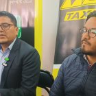 El gremio del taxismo de Azuay ofreció una rueda de prensa para respaladar a conductor investigado por supuesta violación.