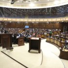 Solo en caso de ausencia definitiva, la Asamblea interviene.