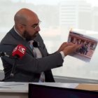 El presidente de la Judicatura, Mario Godoy, indica una fotografía en donde aparece la vocal Solanda Goyes.