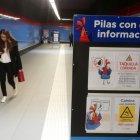 Suspensión. Un letrero informó sobre el cierre de la taquilla en la parada del metro de El Ejido.