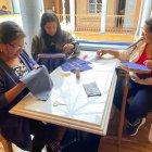 Artesanas. 32 mujeres forman parte del Centro de Bordados de Cuenca, que están a cargo de la iniciativa Segundo Vuelo, de Latam Ecuador.