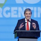 Ministro de Economía de Argentina, Luis Caputo, hablando en la Conferencia Política de Acción Conservadora (CPAC), en Buenos Aires.