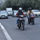 Ordenanza. En Quito está prohibida la circulación de dos o más personas en moto.