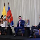 El primer mandatario, junto a representantes del sector empresarial.