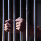 El ministro John Reimberg habla de medidas urgentes para cortar la señal móvil en las cárceles del país.