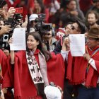 La candidata correísta Luisa González en la firma del acuerdo con Pachakutik.