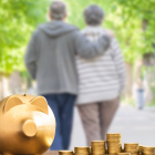 Las personas se pueden jubilar a partir de los 60 años de edad más 30 años de aportación.