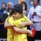 Los locales festejando que alcanzaron 13 medallas en el certamen.