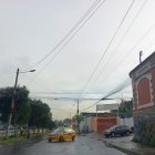 La circulación vehicular se reanudó en la Villaflora, luego de que la Policía recabó los indicios del robo en el que dos sospechosos fueron abatidos.