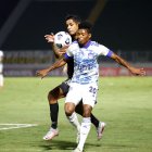 Jackson Rodríguez destaca como lateral izquierdo en Emelec.