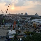 Siguen las labores de rescate en los escombros de un edificio colapsado en la capital tailandesa de Bangkok, tras el sismo de 7,7 con epicentro en Myanmar.