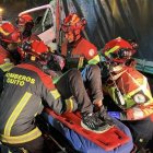 Una persona quedó atrapada en un auto, luego del choque con un camión en la avenida Panamericana Norte.
