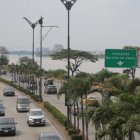 Cientos de vehículos transitan a diario por la avenida Benjamín Rosales, en el norte de Guayaquil.