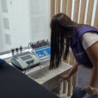 Agentes intervinieron establecimientos en los que se practicaban cirugías estéticas sin tener permiso.