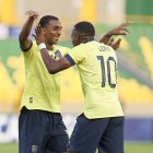 Edwin Quintero (i) festeja con Justin Lerma el 1-0 sobre la Verde.