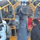 Dos jóvenes vandalizaron uno de los nuevos trolebuses eléctricos
