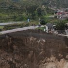 Miedo. Quince familias sienten temor de perder sus casas tras las fuertes lluvias y el proceso erosivo que ha desgastado la montaña.