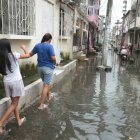 No caminar por zonas inundadas es una de los consejos para evitar problemas durante las lluvias.