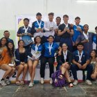 El equipo albiceleste completo durante la premiación.