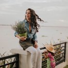 Desde su primer huerto en un piso 26 hasta sembrar en 21 provincias, Claudia promueve un vínculo activo con la naturaleza.