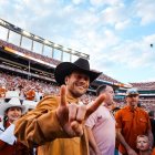 Smash Kitchen de Glen Powell llega con estilo, sabor y un evento de lanzamiento lleno de celebridades