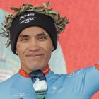 Harold Martín López celebra su victoria en el Tour de Grecia 2025.