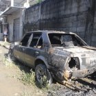 El atentado dejó varios vehículos incinerados