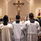 Fieles se preparan para participan en la Semana Santa en Ecuador