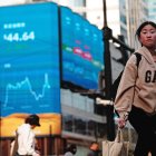 En Shanghai (China) la bolsa bajó 7,34 %, este lunes 7 de abril de 2025, como efecto de los aranceles globales que ha puesto Estados Unidos.