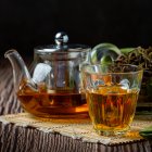 Relaja tu cuerpo y mente con una taza de té. Conoce los beneficios psicológicos comprobados de esta bebida ancestral
