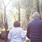 Imagen referencial de adultos mayores.