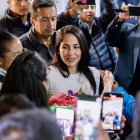 La candidata correísta recorre el país realizando el cierre de su campaña.