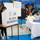 Los ecuatorianos se preparan para una jornada electoral crucial este 13 de abril, donde se elegirá al próximo presidente.