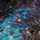 Una galaxia típica forma estrellas mediante la absorción y concentración de gas,