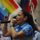 La candidata a la Presidencia de Ecuador Luisa González pronuncia un discurso este jueves, en el cierre de su campaña en Guayaquil (Ecuador).