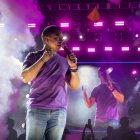 Daniel Noboa da su discurso final antes del silencio electoral, acompañado por una multitud de simpatizantes en su cierre de campaña.