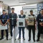 Ciudadanos ecuatorianos se preparan para elegir entre Daniel Noboa y Luisa González en la segunda vuelta presidencial de este 13 de abril.